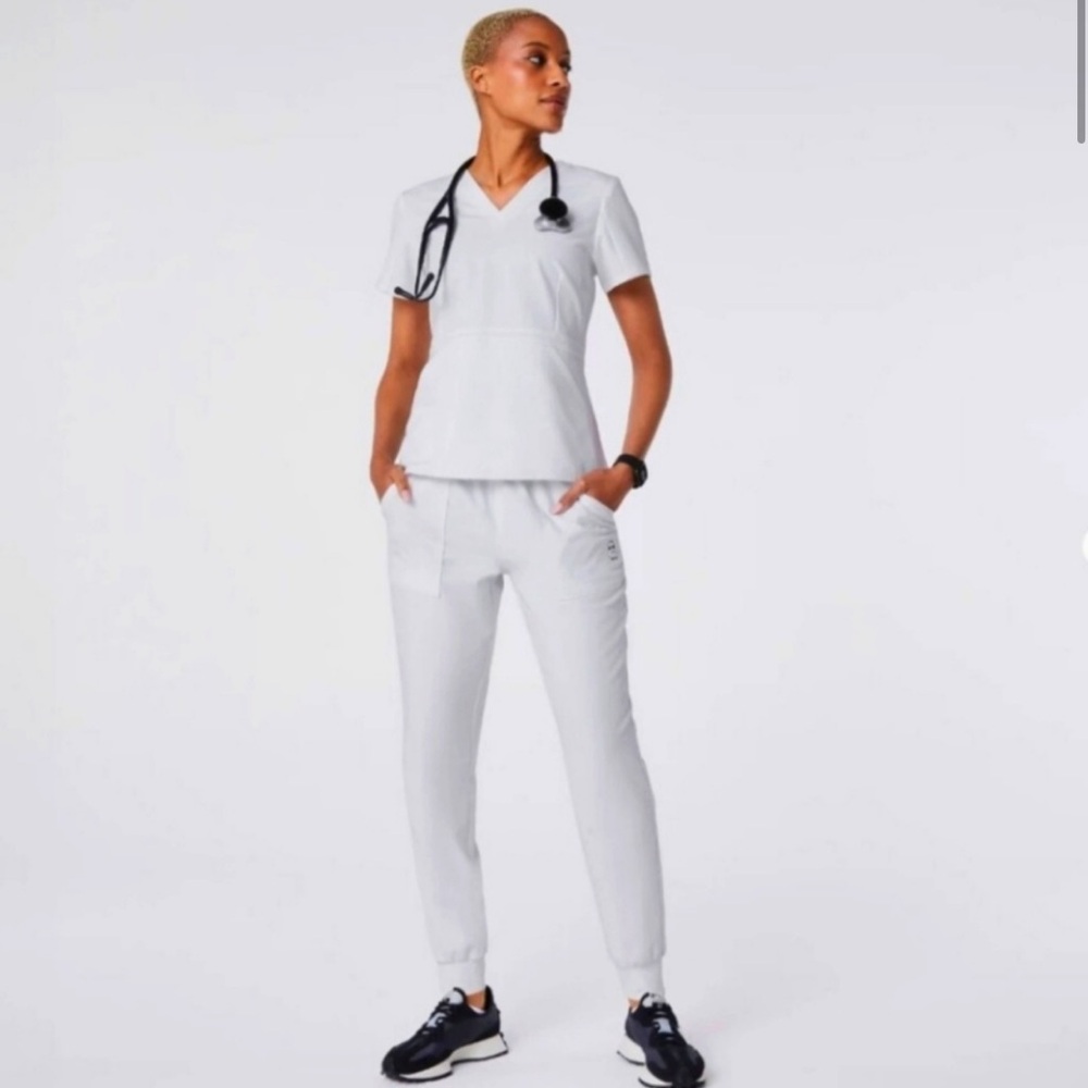 Figs Women's XL White Star Wars Limited Edition Scrub Set- Excellent Condition